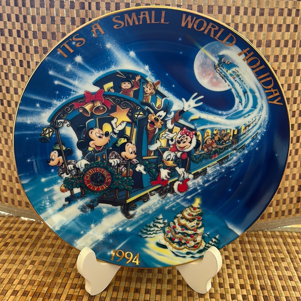 Disney It’s A Small World Holiday 1994 Plate.  “A Tale of the Christmas Flyer”